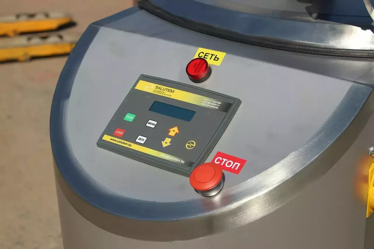 Молочное такси с приводом, Салутем