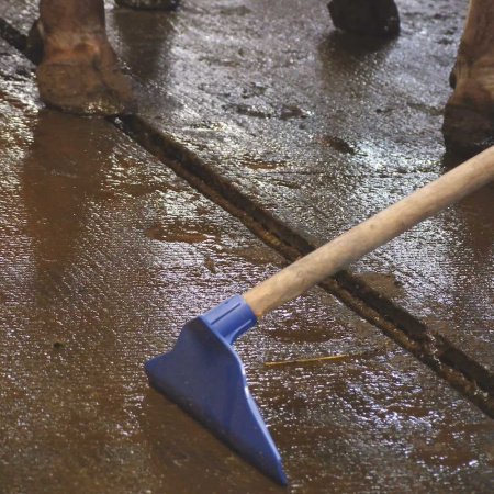 Скребок для чистки навоза пластиковый, Suevia